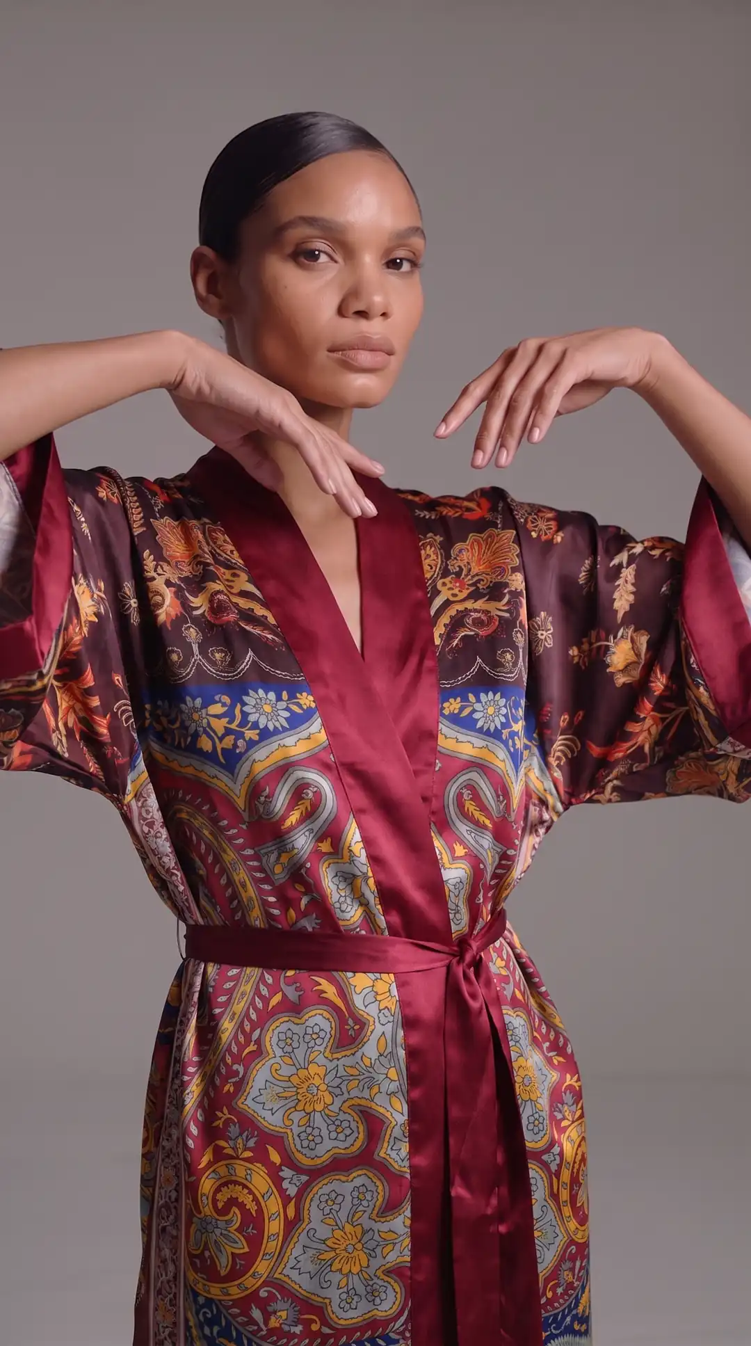 Ürün görseli: İpek Kaftan - Etnik Tezhip Desenli 